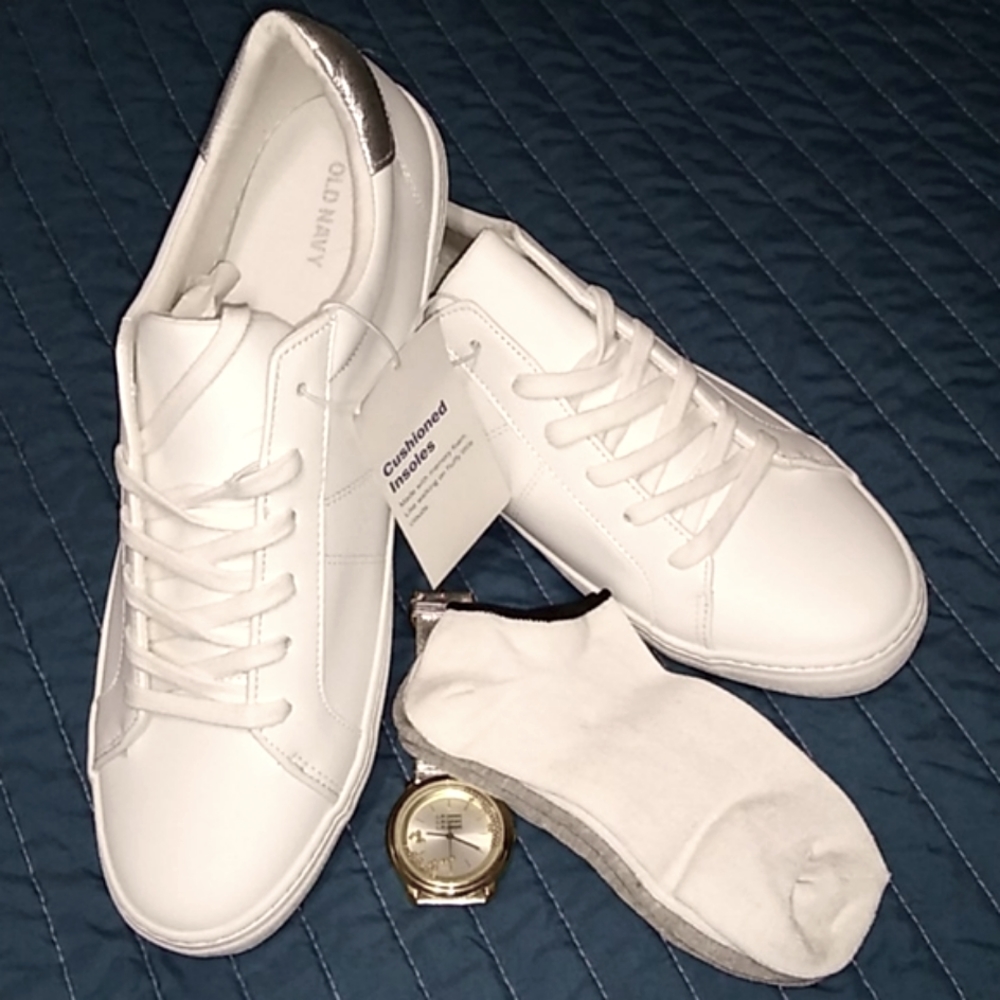 💃Old Navy White Faux Leather  Sneakers 11